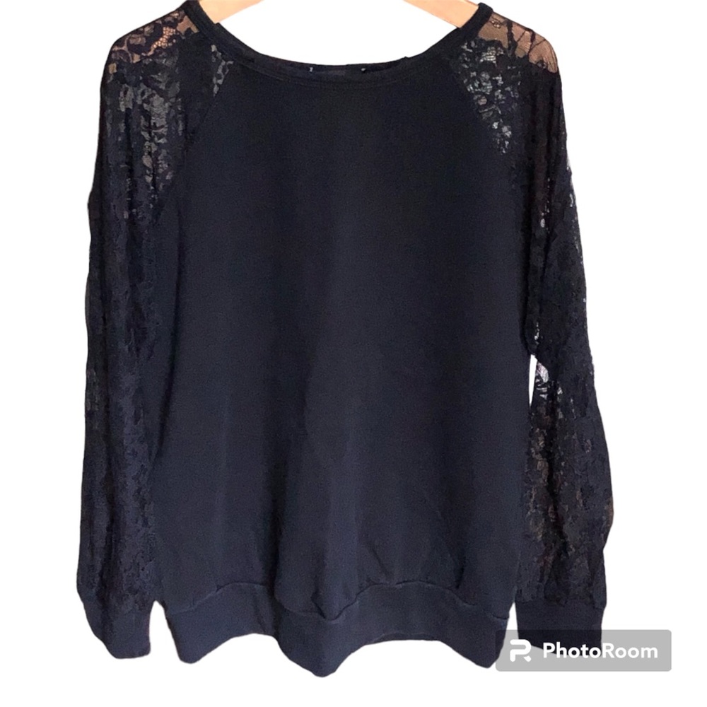 Forever 21 Women’s Black Long Lace Sleeved Top Size M